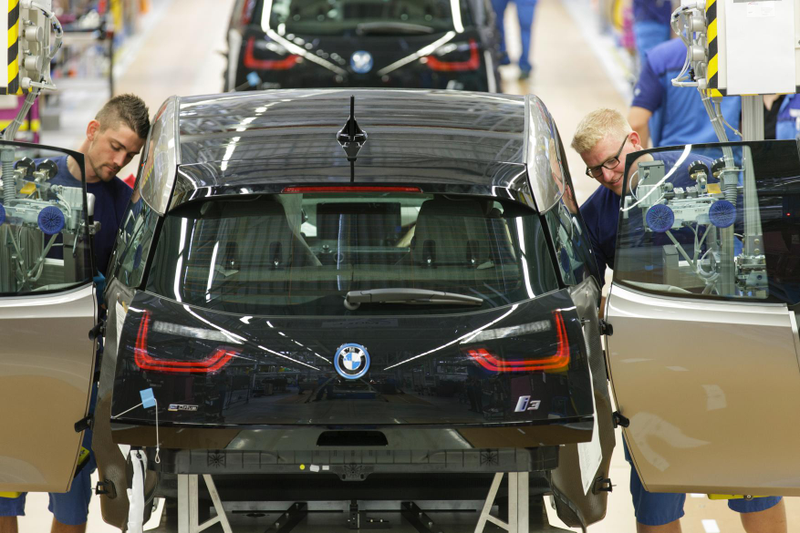 Illustration for article titled The First Volume Produced Carbon Fiber Cars Are Ready At BMW